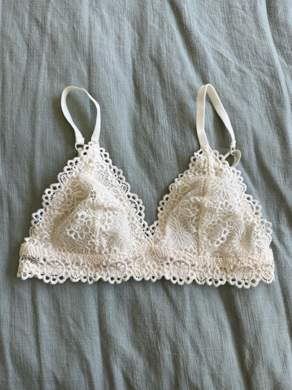 4/$20 - NWOT Colsie White Lace Bralette (medium)